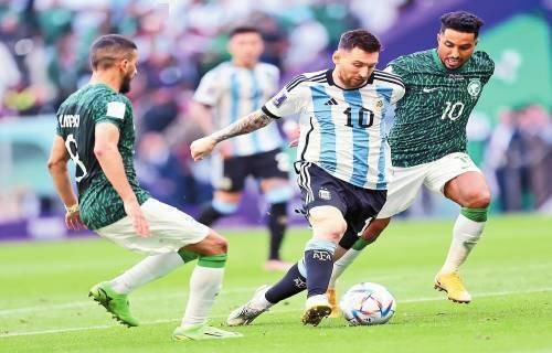 5场零封，秦子牛：自己发挥得还不错，主要是团队踢得非常好